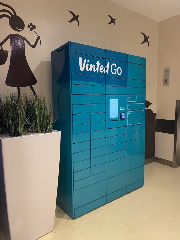 NOUVEAU SERVICE VINTED GO Centre commercial Carrefour Chambourcy