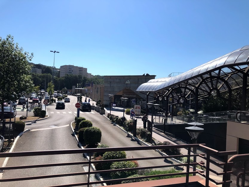 Centre Commercial Carrefour Francheville